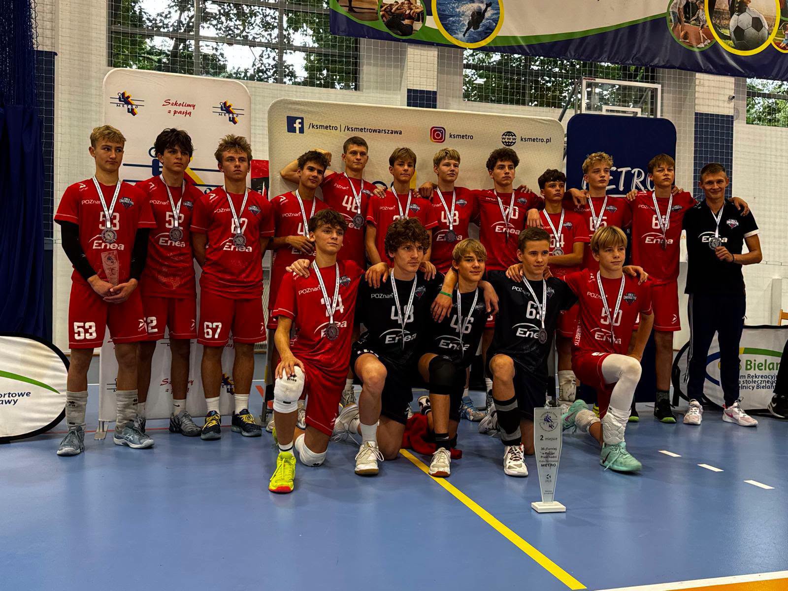 Drużyna młodzików z medalami